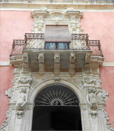 Portone con balcone Portone con balcone
