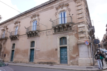 Vista d'angolo del palazzo Vista d'angolo del palazzo